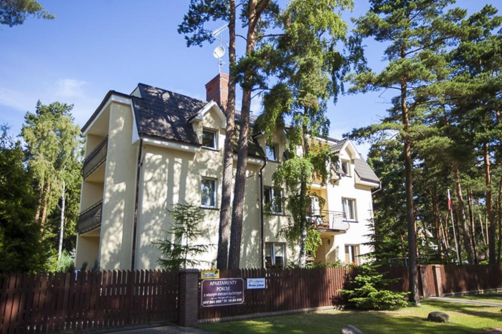 Dom Goscinny Przy Lesie Pobierowo Exterior foto